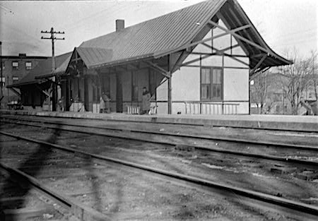 1916 Erie Railway, Nyack Station, Railroad Avenue, Nyack, Rockland County, NY. Source: Library of Congress.