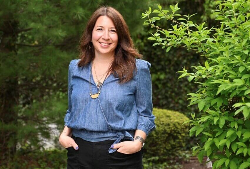 Rockland's First Doctor of Chinese Medicine Heals from 'Root To Branch' - Vimarsana News